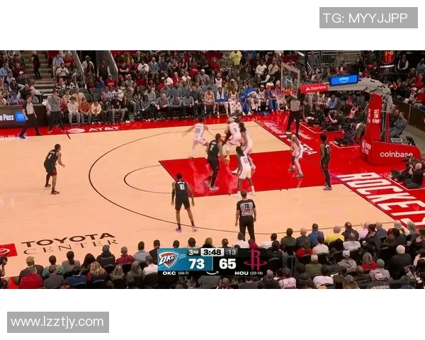 火箭队与雷霆队激战第三场赛场精彩瞬间与球员表现全解析