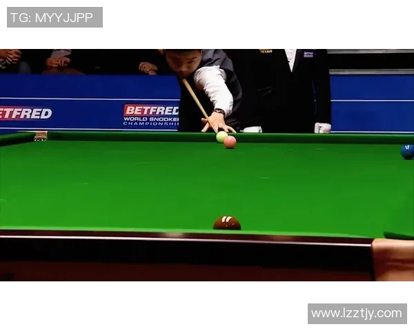 丁俊晖与卡斯尔激战正酣比分悬念不断引人关注 丁俊晖与卡斯尔激战正酣比分悬念不断引人关注