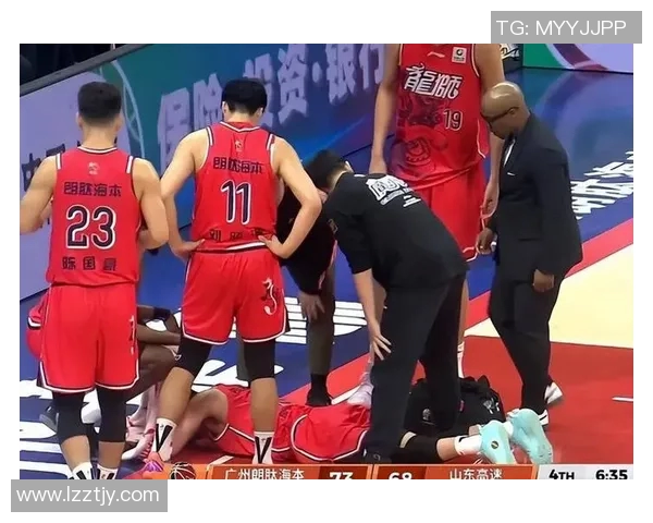 CBA北京与新疆激烈冲突引发关注球迷与媒体热议赛场暴力事件 CBA北京与新疆激烈冲突引发关注球迷与媒体热议赛场暴力事件