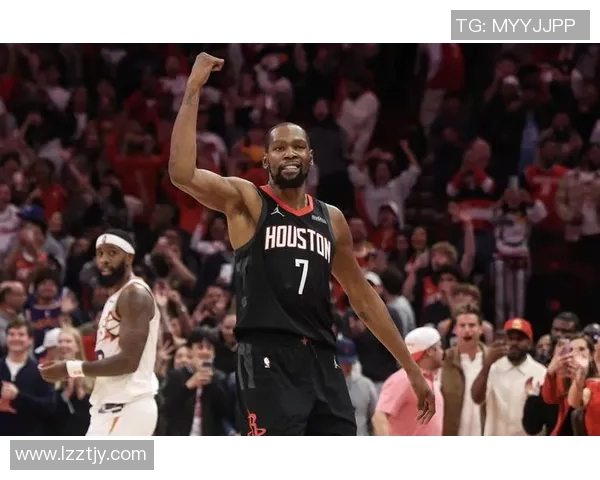 凯文杜兰特如何在NBA赛场上重塑自我与团队合作的传奇之路 凯文杜兰特如何在NBA赛场上重塑自我与团队合作的传奇之路