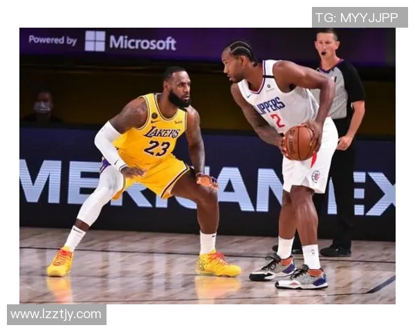 安东尼与詹姆斯对决回顾:篮球场上的传奇之战与友谊的碰撞 安东尼与詹姆斯对决回顾:篮球场上的传奇之战与友谊的碰撞