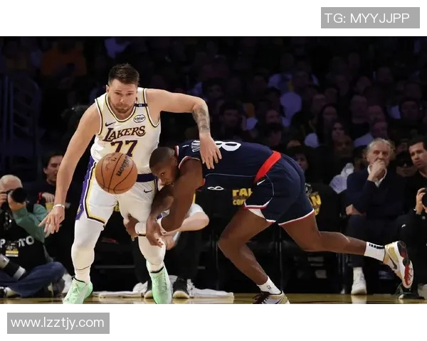 湖人对决快船谁将成为MVP揭晓比赛背后的精彩故事与球员表现分析 湖人对决快船谁将成为MVP揭晓比赛背后的精彩故事与球员表现分析